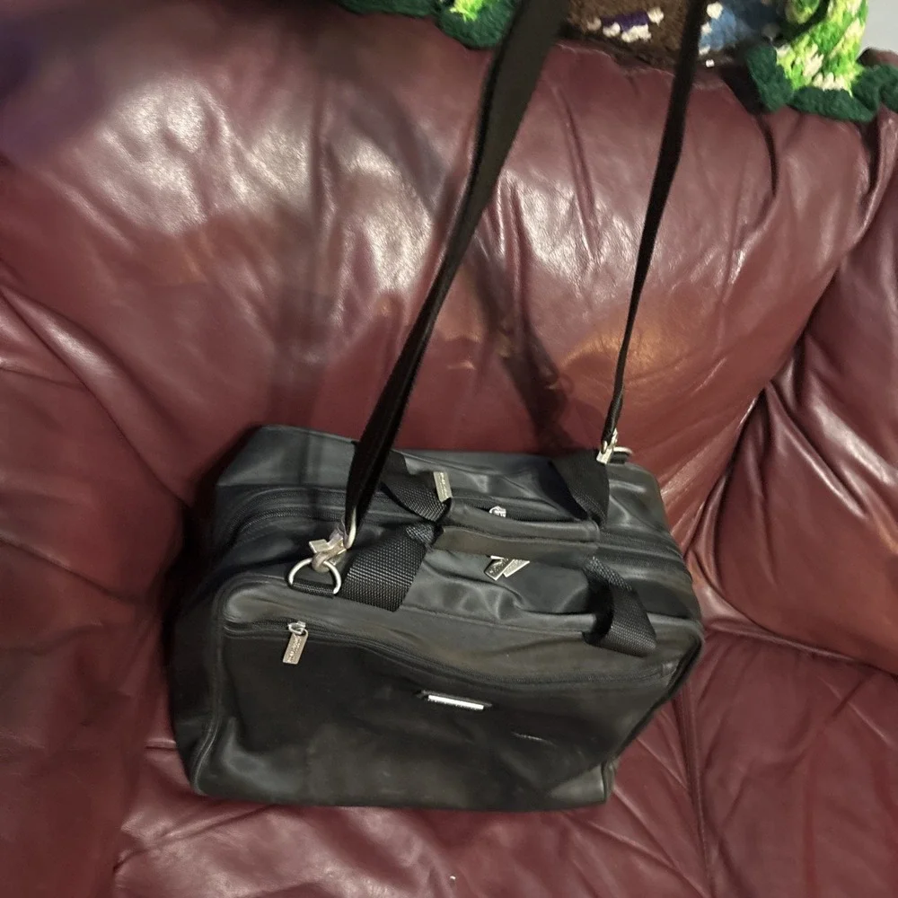 Kenneth Cole Reaction Black Duffel Overnight Travel Bag With Shoulder Strap Blk